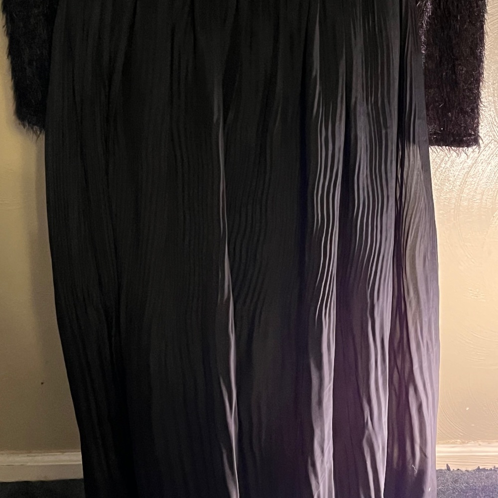Black pleated skirt